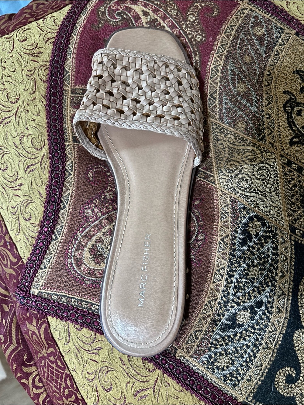 Marc Fisher Size 8 1/2 Ladies sandal/slide